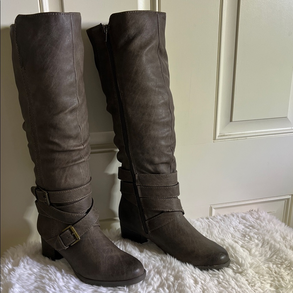 Elegant Over the Knee Brown Boots - Picture 2 of 16